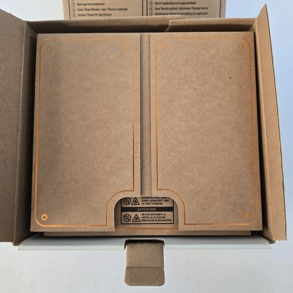 NIB Smartphone Projector 2.0 cinema in a box